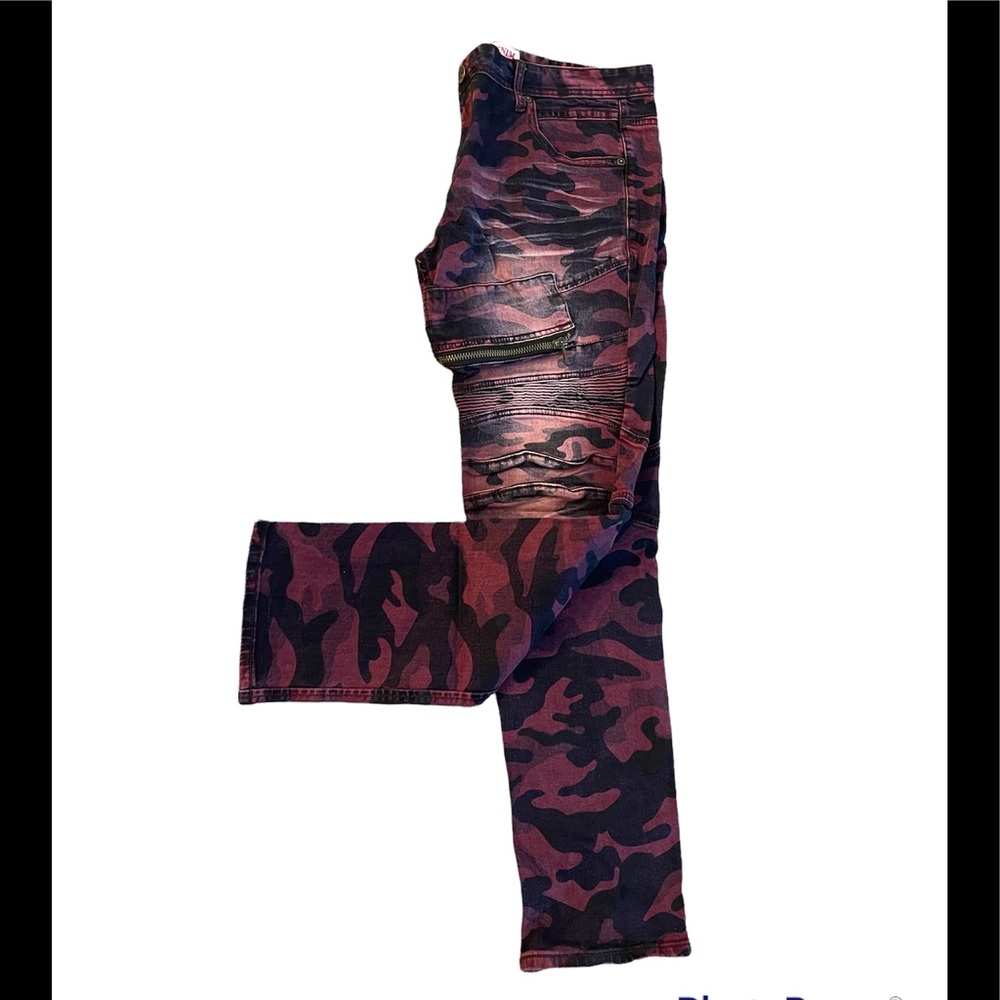 Purple camo 8th/Dstrk jeans 🔥
